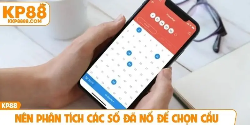 Nên phân tích các số đã nổ để chọn cầu